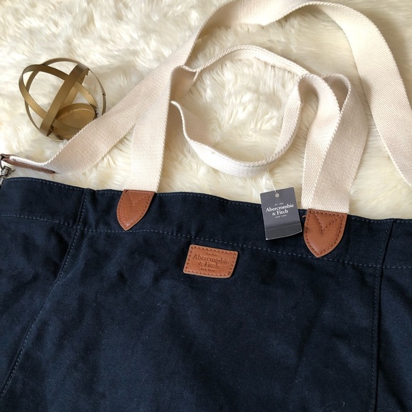 Abercrombie & Fitch - Picture 2 of 4